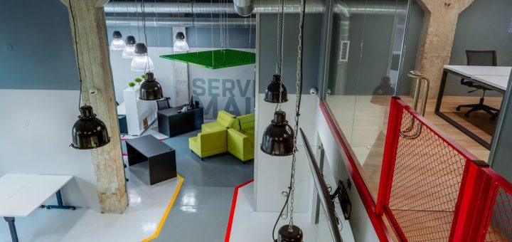 La importancia de los pies niveladores en el diseño industrial